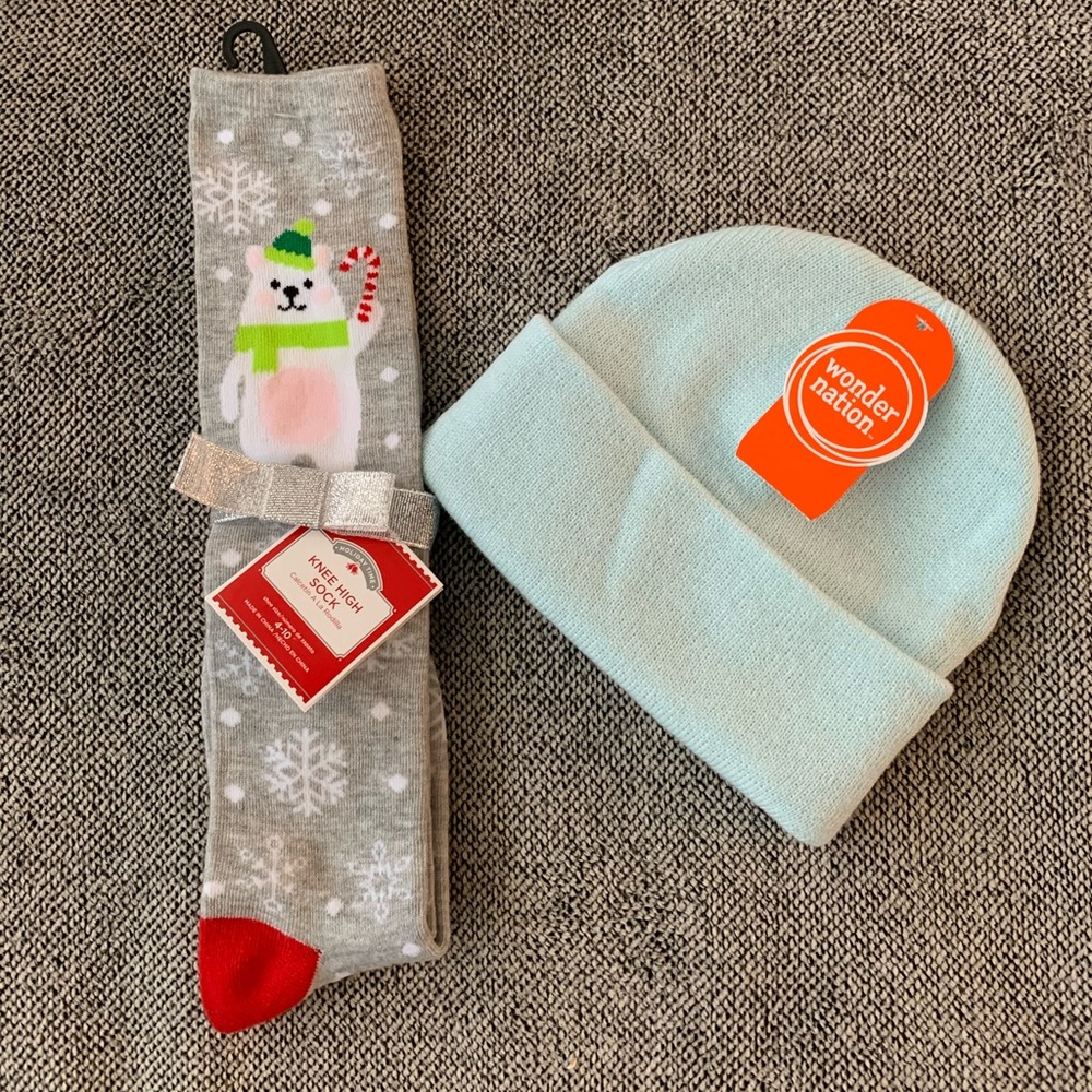 💰 Beanie and knee socks